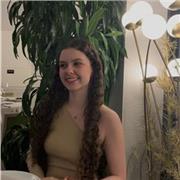 Estudiante de universidad se ofrece como profesora a niños de todas las edades.